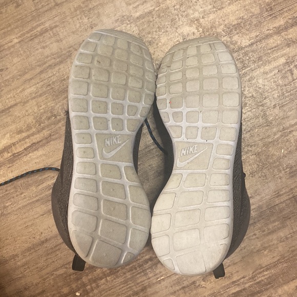 Nike Rosherun Mid QS Paris PRS - Picture 6 of 6